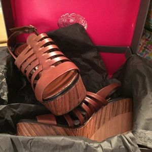NIB Vince Camuto Platforms